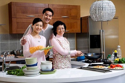 Bực mình con dâu cứ luôn miệng sai chồng 1