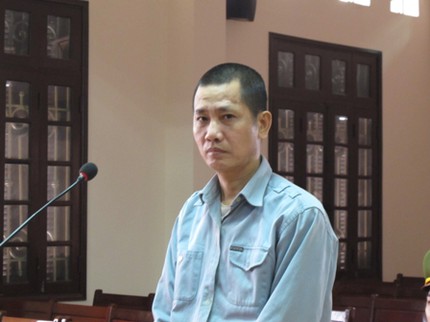Giết cha v&igrave; bị mắng sau khi trộm g&agrave; b&aacute;n lấy tiền uống bia 1