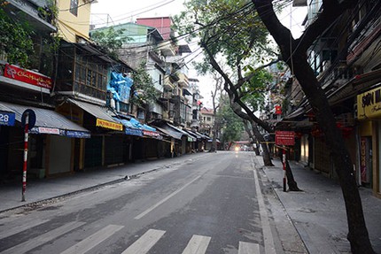 Phố phường vắng lặng s&aacute;ng m&ugrave;ng 1 Tết 9