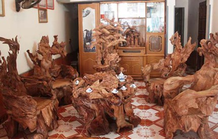 Tuy&ecirc;n Quang c&oacute; bộ b&agrave;n ghế h&igrave;nh rồng gi&aacute; hơn 4 tỷ 2