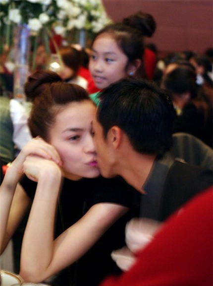 Những nụ hôn ngọt ngào của các cặp vợ chồng sao Việt 1