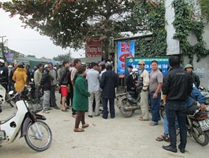 Con trai b&iacute; thư x&atilde; đ&aacute;nh d&atilde; man cụ gi&agrave; giữa đường 3