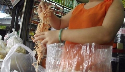 Thực phẩm giả bằng nhựa khiến dân Việt hoang mang 3