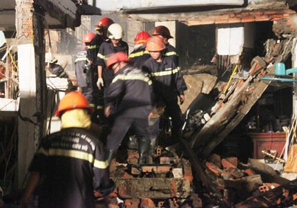 Người tho&aacute;t nạn kể lại vụ nổ l&agrave;m 10 người chết 1