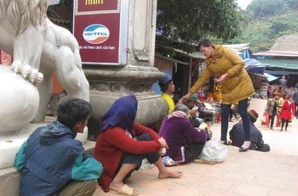 Thu nhập 'khủng' của ăn xin đền Bảo H&agrave; 2