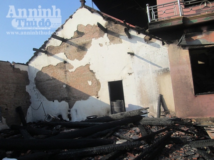 Con đốt nh&agrave; tiền tỷ v&igrave; mẹ kh&ocirc;ng cho tiền 4