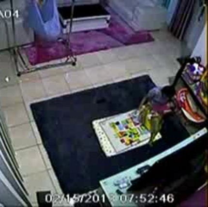Kinh h&atilde;i osin h&agrave;nh hạ con như&hellip; n&eacute;m bao gạo 2