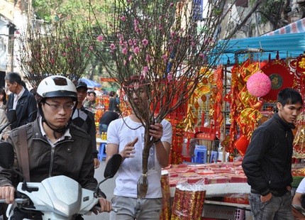 H&agrave; Nội bắt đầu nhộn nhịp sắm Tết 2