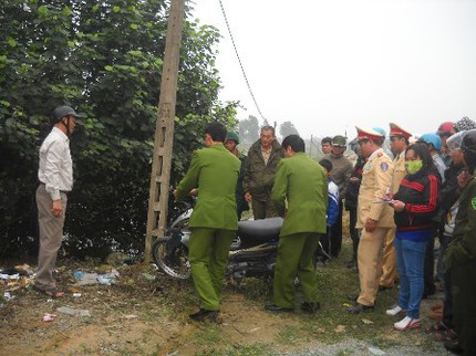 Lao xe v&agrave;o cột điện vỡ đầu v&igrave; bị CSGT truy đuổi? 1