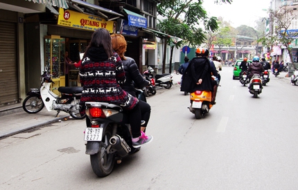 H&agrave; Nội: C&agrave;ng trẻ, c&agrave;ng gi&agrave;u, c&agrave;ng coi thường luật 12