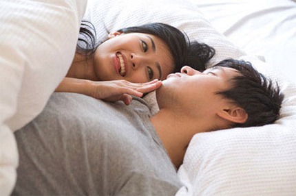 Kh&ocirc;ng chịu ki&ecirc;ng n&ecirc;n l&acirc;y bệnh cho chồng! 1