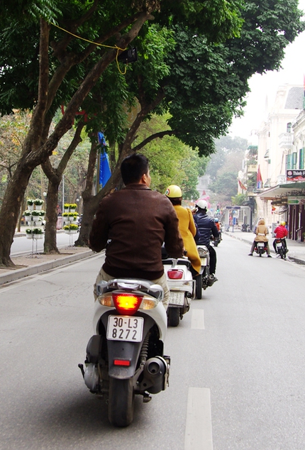 H&agrave; Nội: C&agrave;ng trẻ, c&agrave;ng gi&agrave;u, c&agrave;ng coi thường luật 4