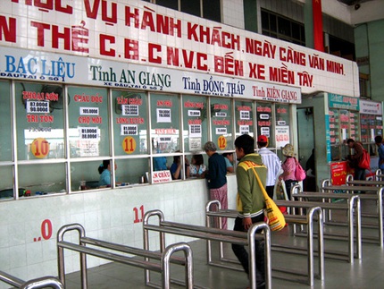 Hết v&eacute; xe Tết về miền Trung 2