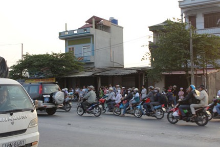 H&agrave; Nội: Tai nạn t&agrave;u hỏa, một phụ nữ trẻ chết thảm 2