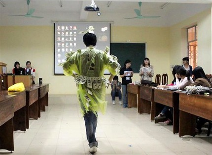 Chi&ecirc;u độc của nam sinh ng&agrave;y 8/3 2