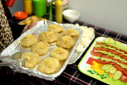 No bụng với buffet qu&agrave; vặt phố L&yacute; Văn Phức 7