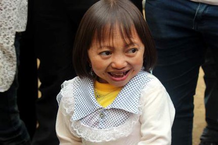 'Người t&iacute; hon' g&acirc;y x&ocirc;n xao ở lễ hội ch&ugrave;a B&aacute;i Đ&iacute;nh 4