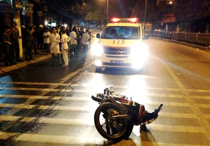 &Ocirc; t&ocirc; đ&acirc;m xe m&aacute;y, chủ tịch hội v&agrave; b&iacute; thư x&atilde; thiệt mạng 1