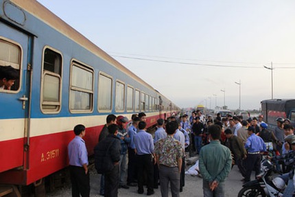 H&agrave; Nội: Tai nạn t&agrave;u hỏa, một phụ nữ trẻ chết thảm 1