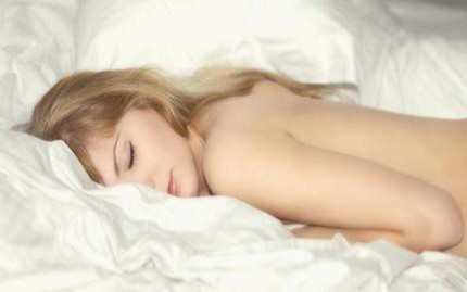 6 lợi &iacute;ch bất ngờ của ngủ &ldquo;nude&rdquo; 1