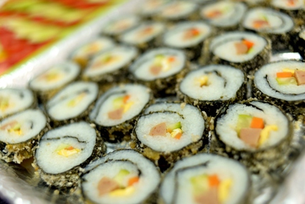 No bụng với buffet qu&agrave; vặt phố L&yacute; Văn Phức 6