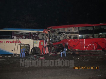 Hiện trường tai nạn kinh ho&agrave;ng khiến 11 người chết 1