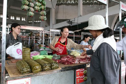 Gi&ograve; chả ng&agrave;y Tết: Phụ gia, dụng cụ đều chứa mầm bệnh 1