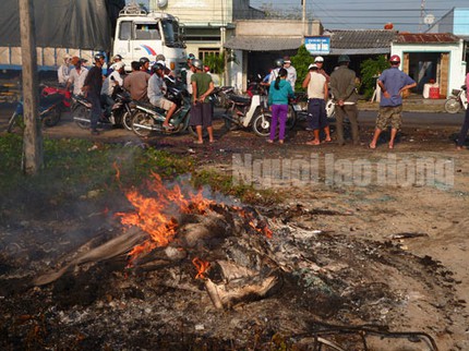 Hiện trường tai nạn kinh ho&agrave;ng khiến 11 người chết 3