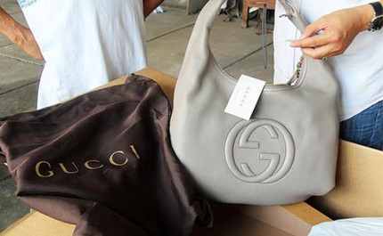 Khởi tố vụ bu&ocirc;n lậu h&agrave;ng hiệu Gucci, D&G gi&aacute; trị lớn 1