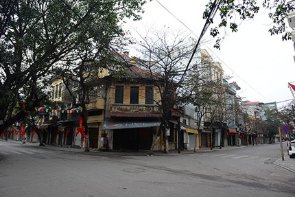 Phố phường vắng lặng s&aacute;ng m&ugrave;ng 1 Tết 6