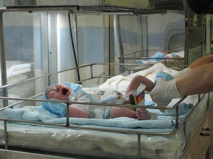 Những em b&eacute; ch&agrave;o đời v&agrave;o thời khắc giao thừa 1