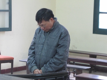 Ra t&ograve;a, tổng gi&aacute;m đốc bỗng bị... t&acirc;m thần 1