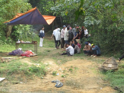 Vợ ngăn chồng tự vẫn, cả hai c&ugrave;ng chết đuối 1