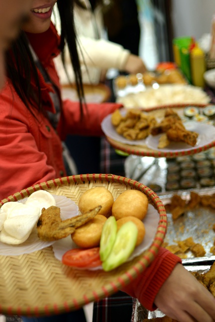 No bụng với buffet qu&agrave; vặt phố L&yacute; Văn Phức 12