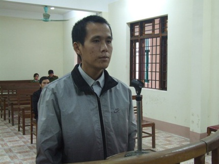 Nỗi buồn của g&atilde; đ&agrave;n &ocirc;ng d&ugrave;ng dao "xin" t&igrave;nh y&ecirc;u của vợ 1