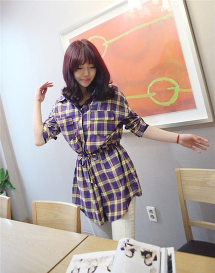 Biến tấu mới lạ với sơ mi kẻ sọc cho n&agrave;ng c&ocirc;ng sở 14