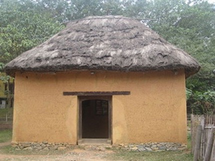 Sập nh&agrave; tr&igrave;nh tường, v&ugrave;i lấp 5 người 1