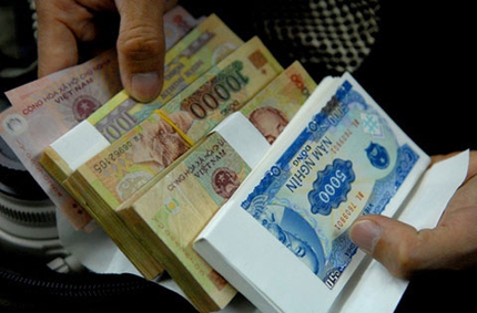 Đổi tiền lẻ 'n&oacute;ng' những ng&agrave;y cận Tết 1